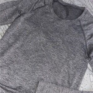 Lululemon Athletica Gray Long Sleeve Tee size: 4